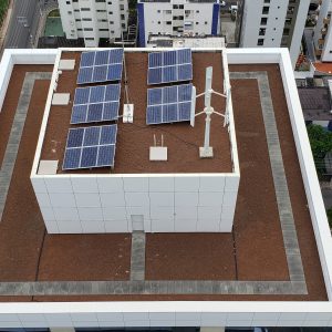 Placas solares / Torre de vento